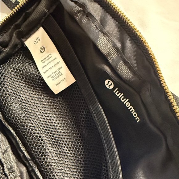 Black & Gold Belt Bag with Logo Strap *Zipper needs repair* - Picture 9 of 16